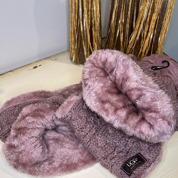 COPY - UGG Mauve Hat & Infinity Scarf - Picture 3 of 3